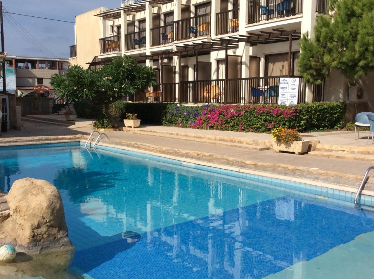 Kings Annex Aparthotel Paphos Bagian luar foto