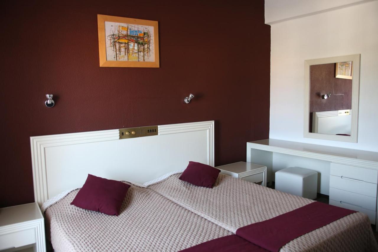 Kings Annex Aparthotel Paphos Bagian luar foto