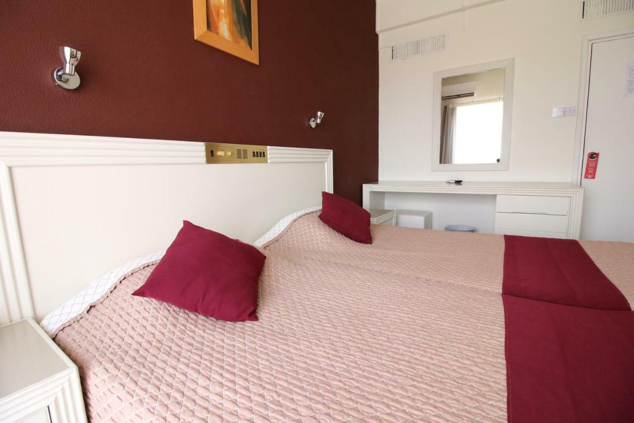 Kings Annex Aparthotel Paphos Bagian luar foto
